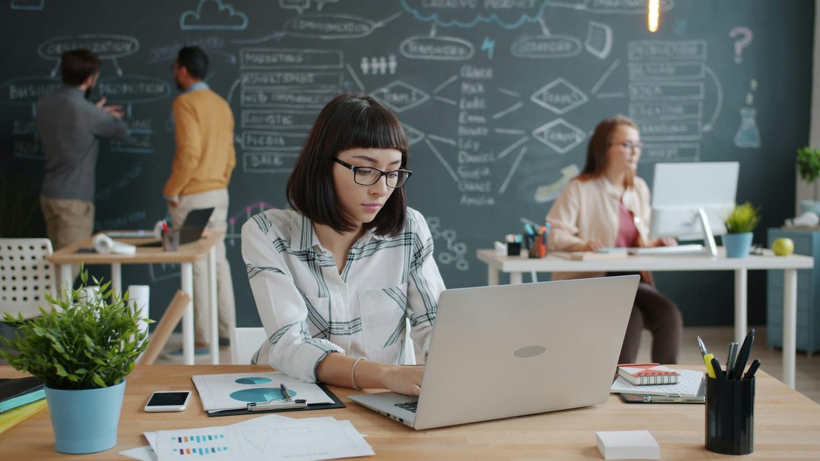 Aiden vs. Traditional Commercial Brokers: How an AI-Native Broker Compares