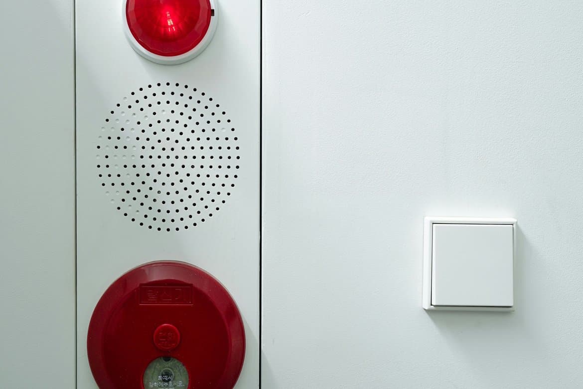 Risk Management Software vs. a Broker: What Actually Protects Your Business