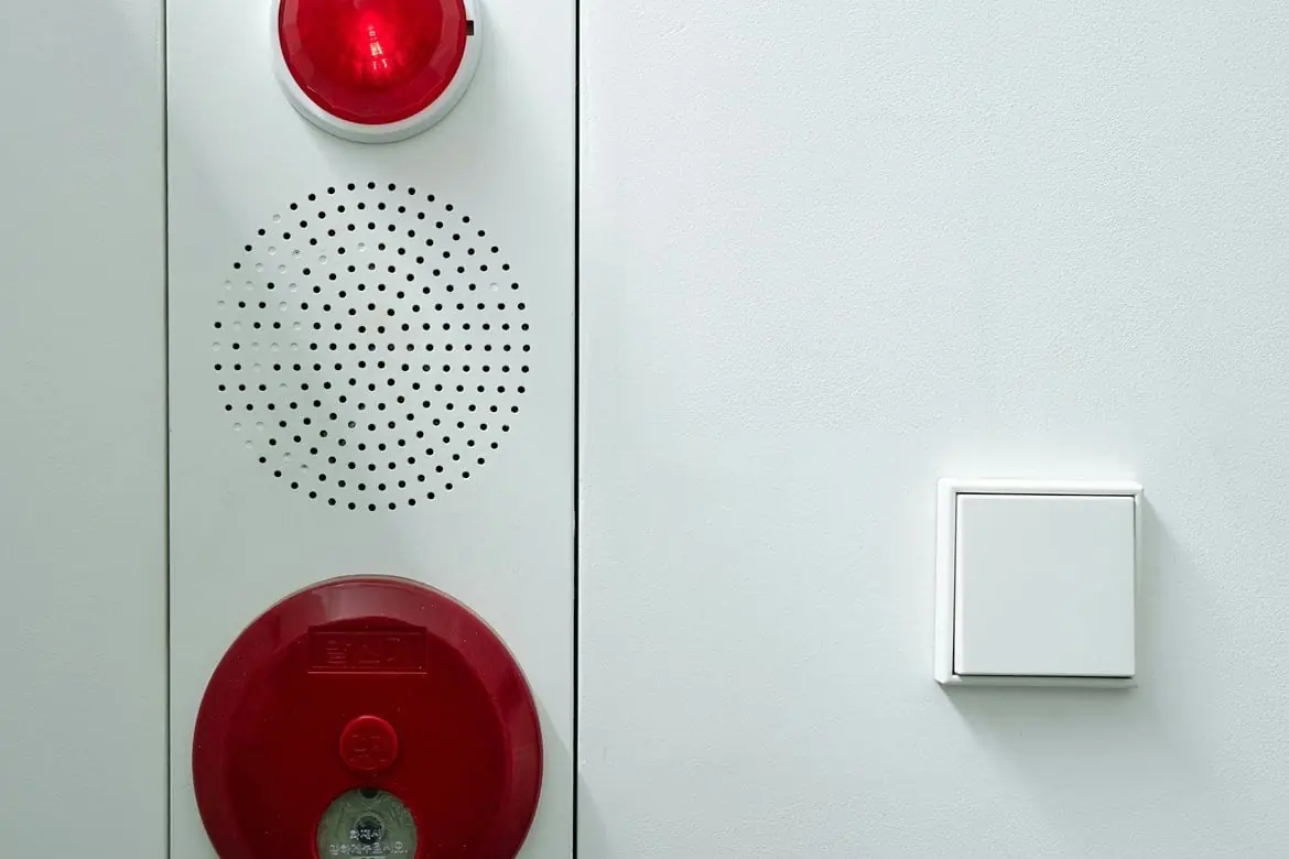 Risk Management Software vs. a Broker: What Actually Protects Your Business